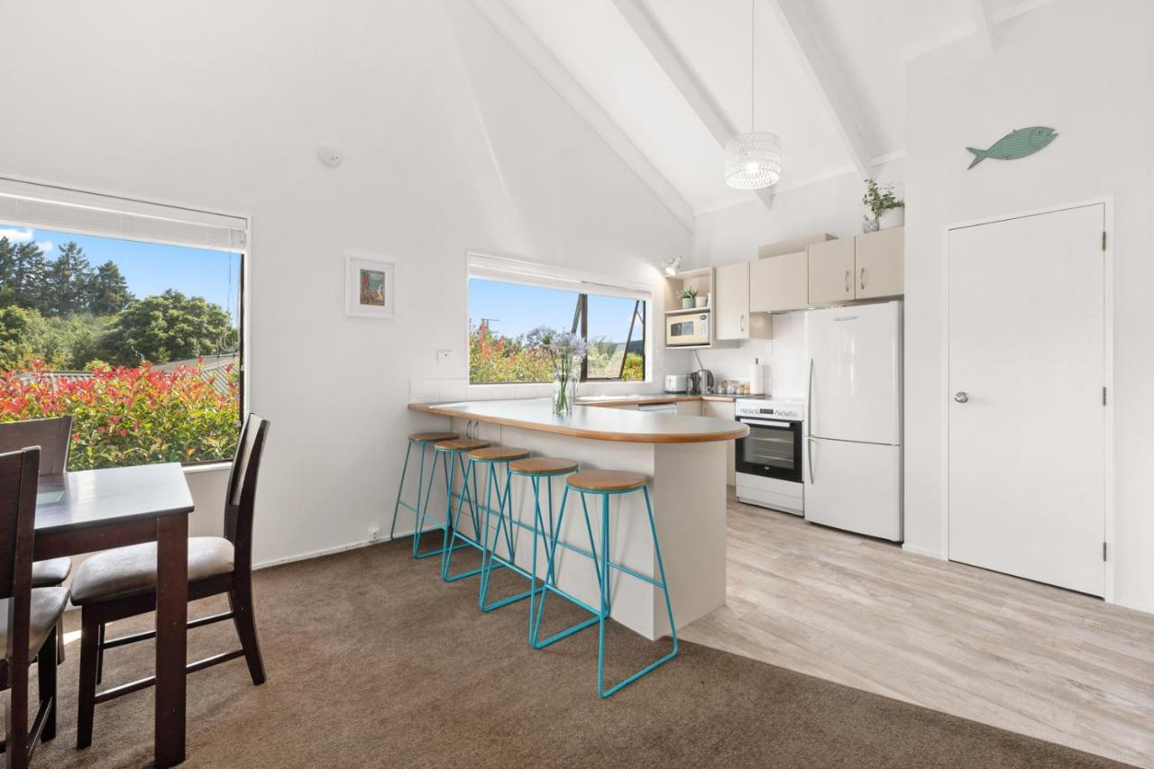 Waitahanui Lake House - Lake Taupo Holiday Home ภายนอก รูปภาพ