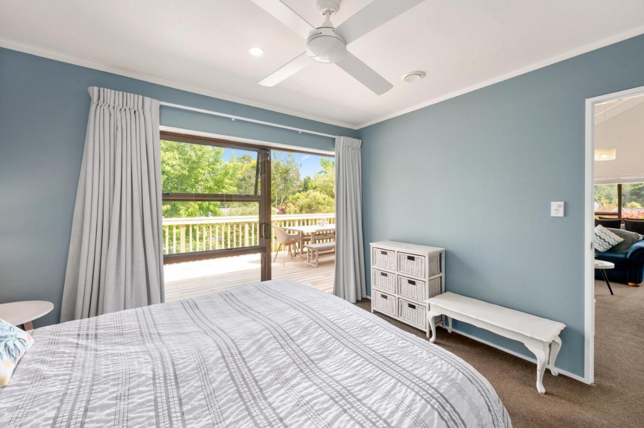 Waitahanui Lake House - Lake Taupo Holiday Home ภายนอก รูปภาพ