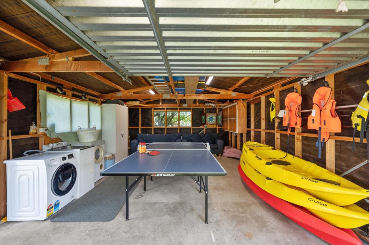 Waitahanui Lake House - Lake Taupo Holiday Home ภายนอก รูปภาพ