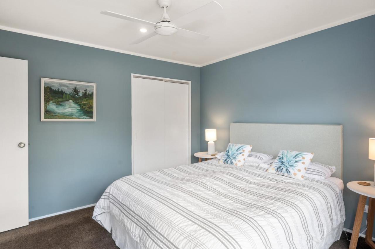 Waitahanui Lake House - Lake Taupo Holiday Home ภายนอก รูปภาพ