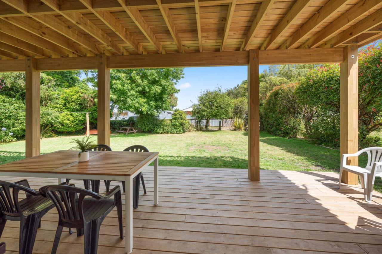 Waitahanui Lake House - Lake Taupo Holiday Home ภายนอก รูปภาพ